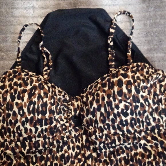 1 piece cheetah print Bathing suit - Picture 3 of 4